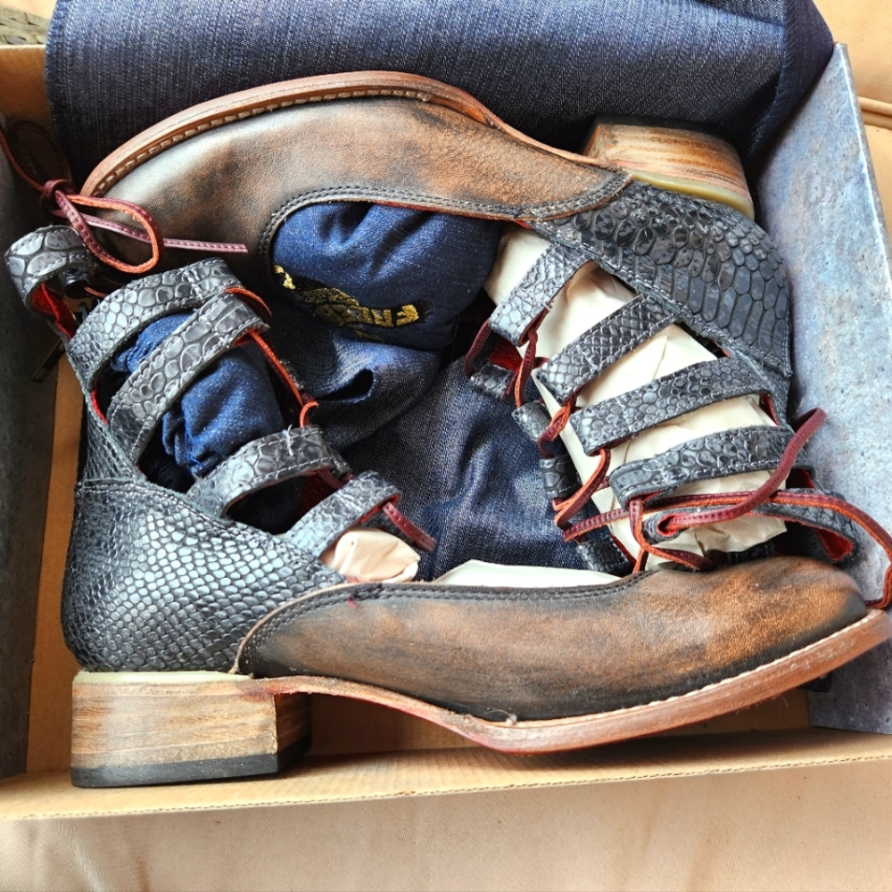 NIB Freebird Malone shoes size 10